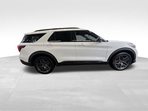 Used 2025 Ford Explorer ST image 4