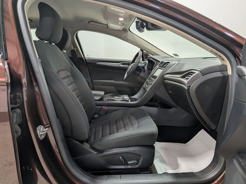 Used 2019 Ford Fusion SE FWD image 18