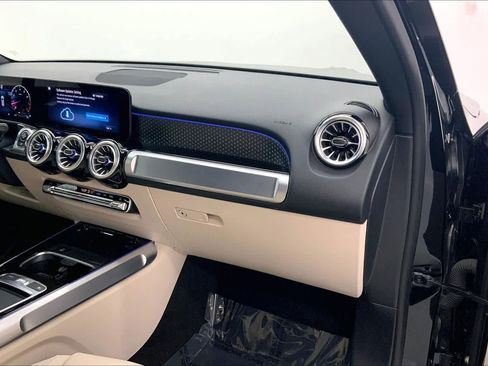 Used 2025 Mercedes-Benz GLB 250 image 27