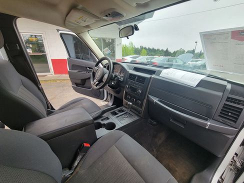Used 2012 Jeep Liberty Sport RWD image 6