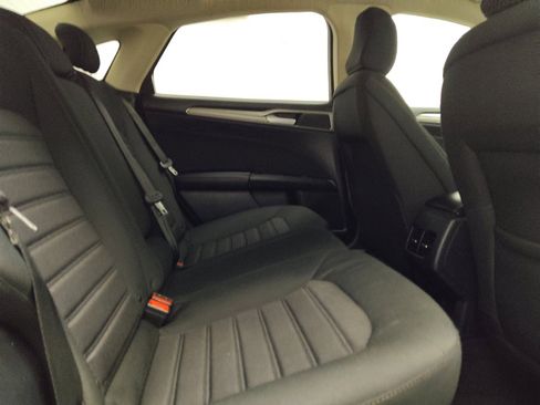 Used 2020 Ford Fusion SE FWD image 19