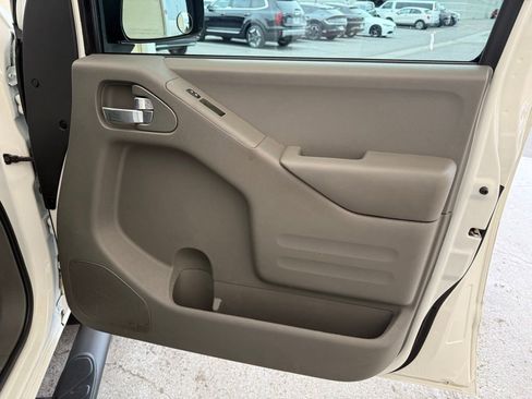Used 2020 Nissan Frontier SV w/ Midnight Edition Floor Mats image 14