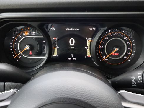 Used 2025 Jeep Wrangler Unlimited Rubicon AWD/4WD image 36