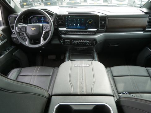 Used 2025 Chevrolet Silverado 3500 High Country w/ Technology Package image 10