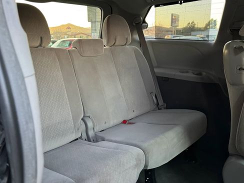 Used 2017 Toyota Sienna LE FWD image 20