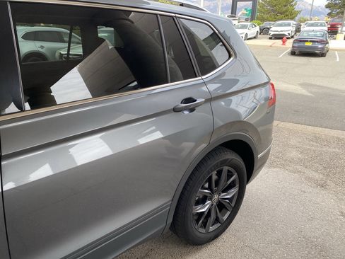 Certified 2022 Volkswagen Tiguan SE w/ Panoramic Sunroof Package image 45