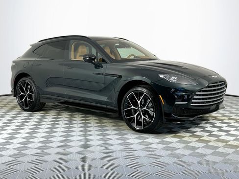 New 2026 Aston Martin DBX 707 image 3
