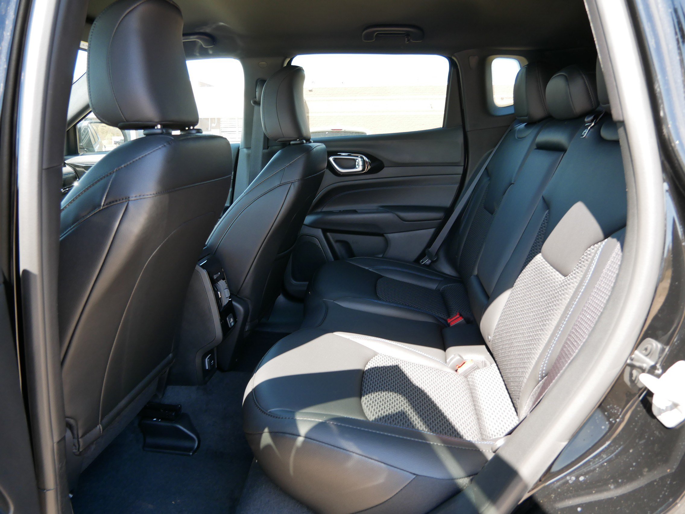 New 2026 Jeep Compass Latitude AWD/4WD image 8