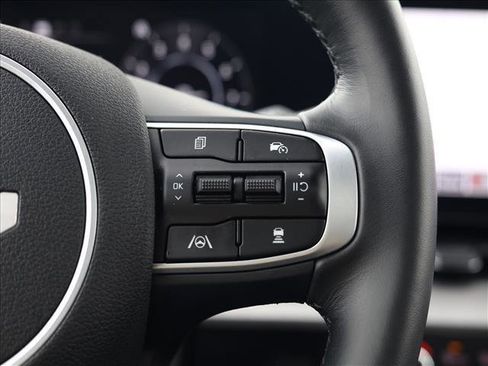 Used 2025 Kia Sportage SX image 14