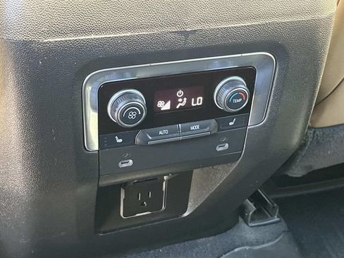Used 2021 Chevrolet Tahoe Premier w/ Premium Package AWD/4WD image 17