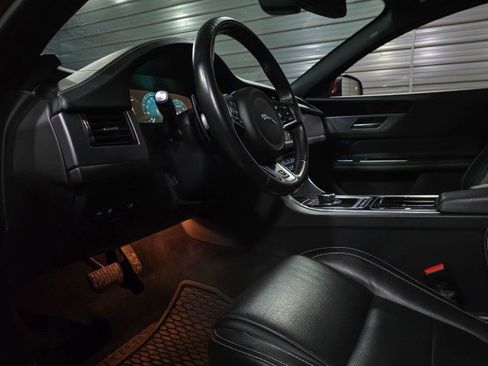 Used 2017 Jaguar XF R-Sport image 11