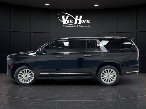 Used 2024 Cadillac Escalade ESV Luxury w/ LPO, Floor Liner Package AWD/4WD image 4