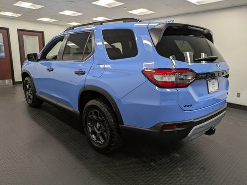 Used 2025 Honda Pilot TrailSport image 6