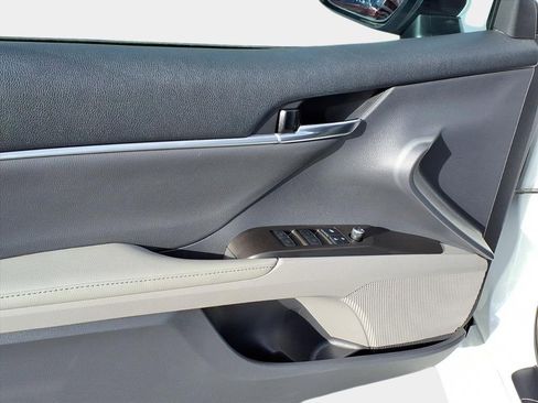 Used 2021 Toyota Camry XLE image 7