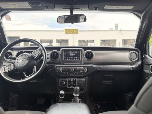 Used 2023 Jeep Gladiator Sport AWD/4WD image 18