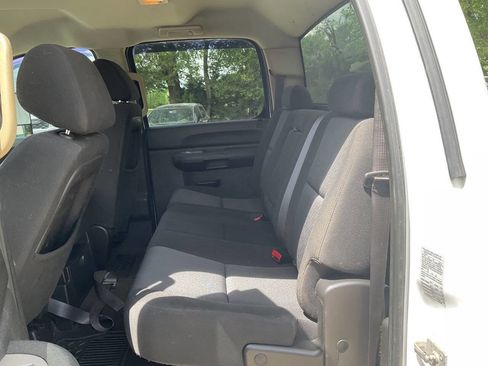 Used 2011 Chevrolet Silverado 2500 LT AWD/4WD image 3