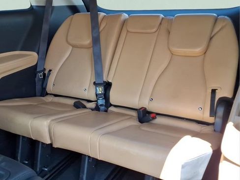 Used 2024 Kia Carnival EX FWD image 22
