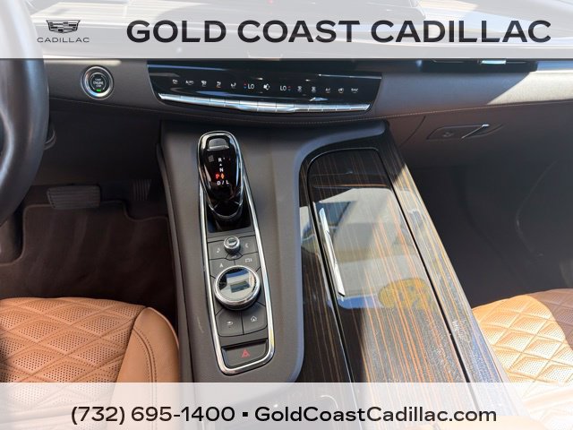 Certified 2023 Cadillac Escalade ESV Premium Luxury w/ Performance Package AWD/4WD image 32