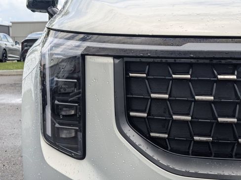 Used 2025 Kia Carnival SX Prestige FWD image 11