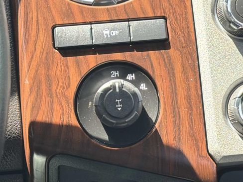 Used 2015 Ford F250 Lariat w/ Lariat Interior Package AWD/4WD image 17