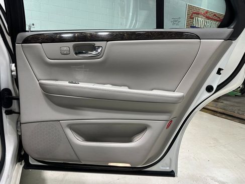 Used 2010 Cadillac DTS Luxury image 14