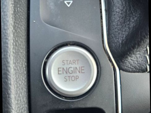 Used 2021 Volkswagen Atlas Cross Sport SE w/ Panoramic Sunroof Package image 30