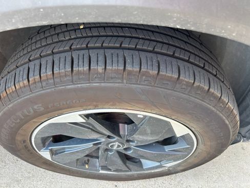 Used 2025 Nissan Rogue SV AWD/4WD image 6