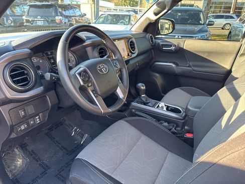 Used 2022 Toyota Tacoma TRD Off-Road image 20