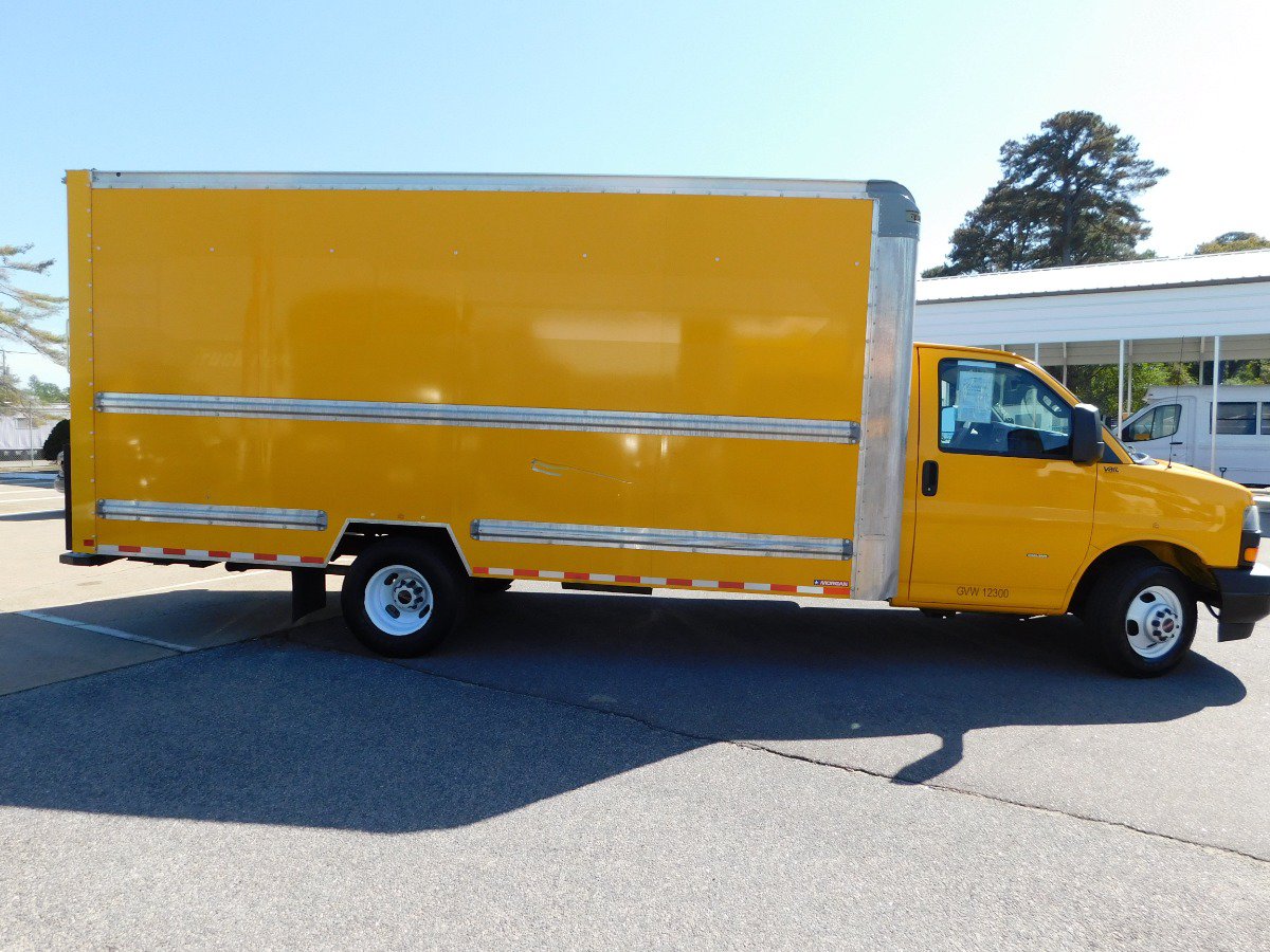 Used 2021 GMC Savana 3500 Extended w/ Power Convenience Package RWD image 2