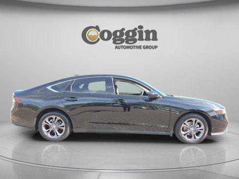 Certified 2023 Honda Accord EX image 6