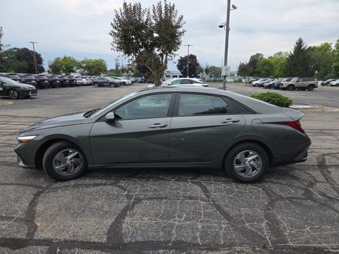 Used 2024 Hyundai Elantra SE FWD image 10