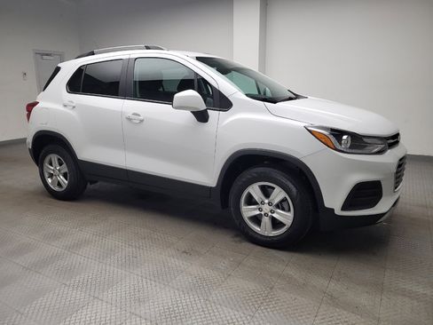 Used 2022 Chevrolet Trax LT w/ LT Convenience Package image 11