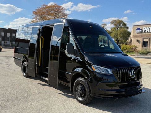Used 2019 Mercedes-Benz Sprinter 3500 image 3