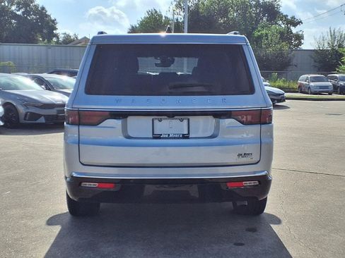 Used 2024 Jeep Wagoneer Series II w/ Flexible Seating Group RWD image 8