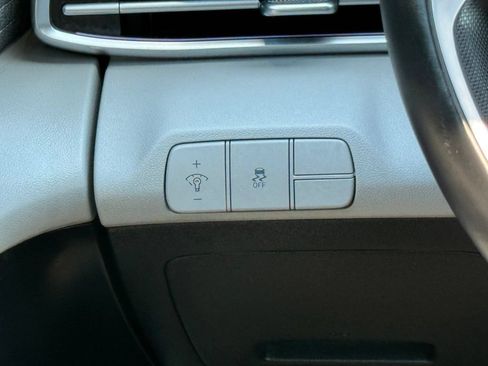 Used 2024 Hyundai Elantra Limited FWD image 19