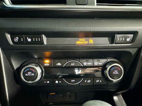 Used 2018 MAZDA MAZDA3 Grand Touring w/ Premium Equipment Package image 23