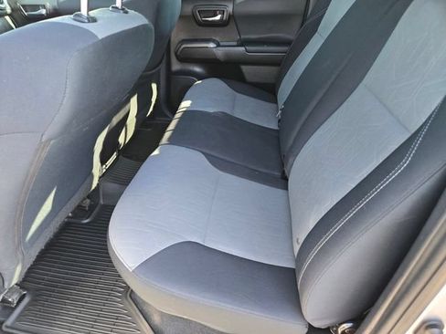 Certified 2021 Toyota Tacoma TRD Off-Road AWD/4WD image 19