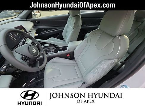Used 2025 Hyundai Elantra Limited FWD image 25