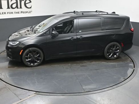 Used 2023 Chrysler Pacifica Touring-L w/ S Appearance Package FWD image 58