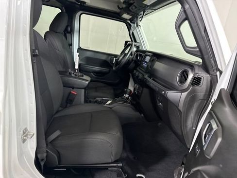 Used 2023 Jeep Wrangler Unlimited w/ Cold Weather Group image 28