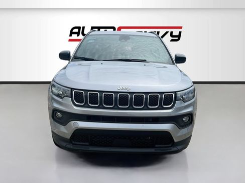 Used 2023 Jeep Compass Latitude w/ Convenience Group AWD/4WD image 2