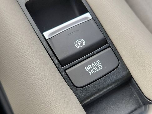 Certified 2026 Honda HR-V LX image 22