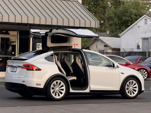 Used 2019 Tesla Model X Long Range image 8