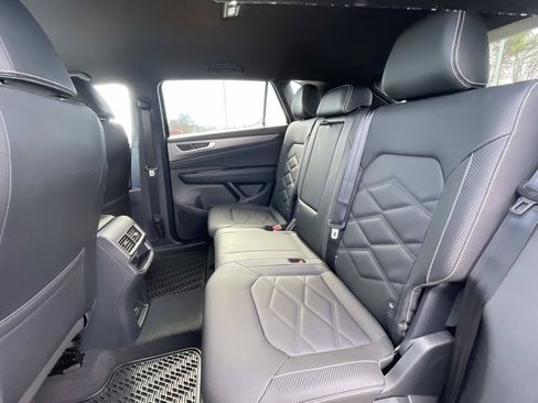 New 2026 Volkswagen Atlas Cross Sport SE FWD image 12