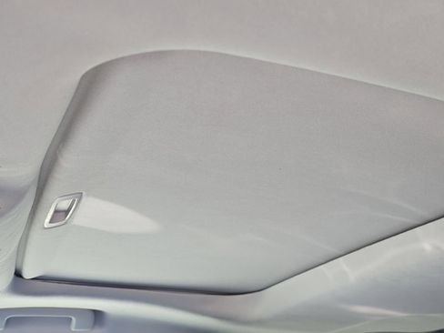 Used 2021 Toyota Highlander XLE image 17