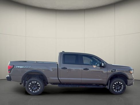 Used 2022 Nissan Titan PRO-4X AWD/4WD image 8