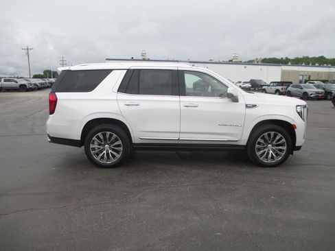Used 2021 GMC Yukon Denali w/ Denali Premium Package AWD/4WD image 5
