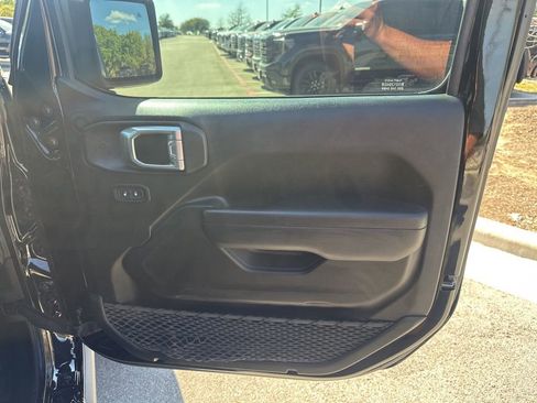 Used 2022 Jeep Gladiator Willys image 13