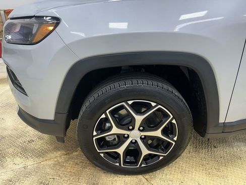 Used 2024 Jeep Compass Limited AWD/4WD image 19