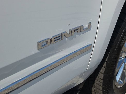 Used 2017 GMC Yukon Denali AWD/4WD image 16